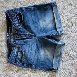 Wallflower roll cuff Bermuda short sz 11